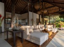 Villa Crystal Castle, Living room area